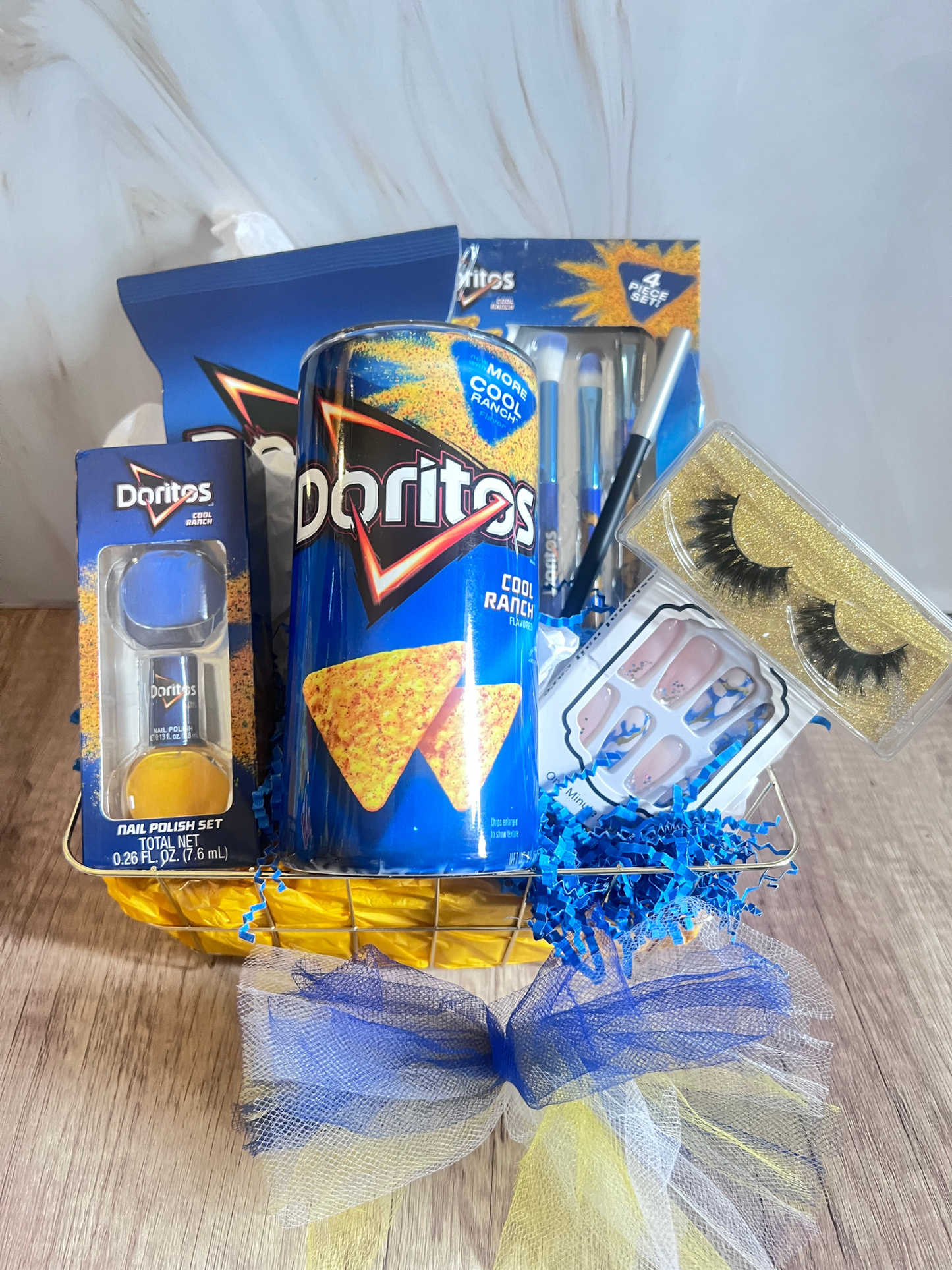 Cool Looks Make Up Lovers Gift Basket